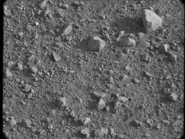 Sol 17: Mast Camera (Mastcam)