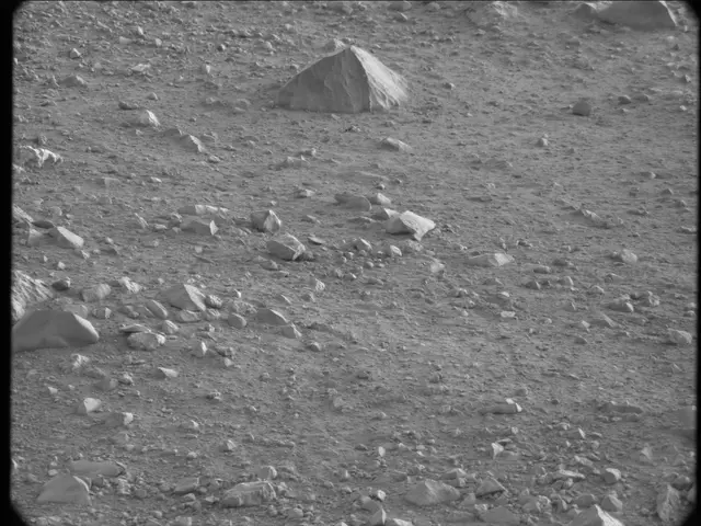Sol 20: Mast Camera (Mastcam)
