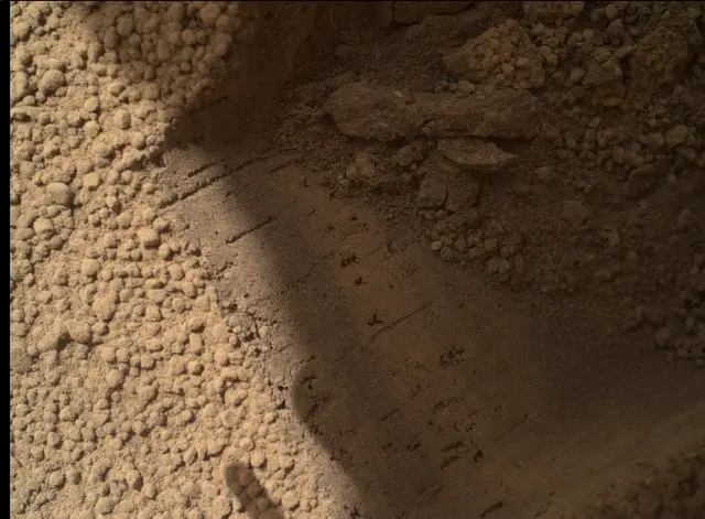 Sol 66: Mars Hand Lens Imager (MAHLI)
