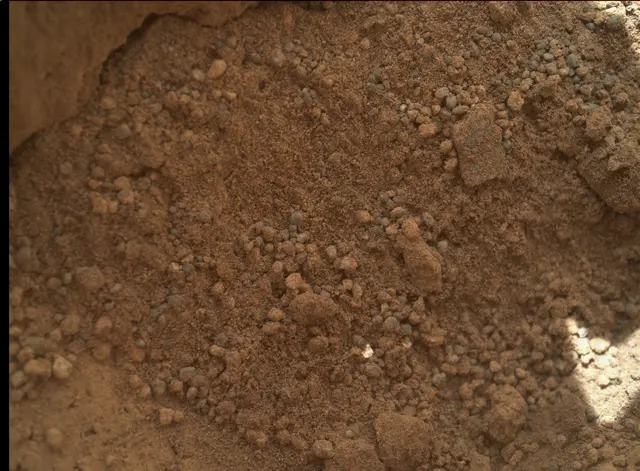 Sol 69: Mars Hand Lens Imager (MAHLI)