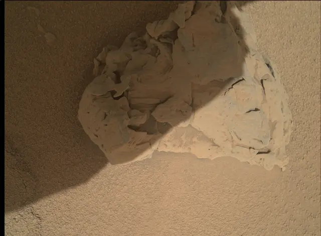 Sol 82: Mars Hand Lens Imager (MAHLI)