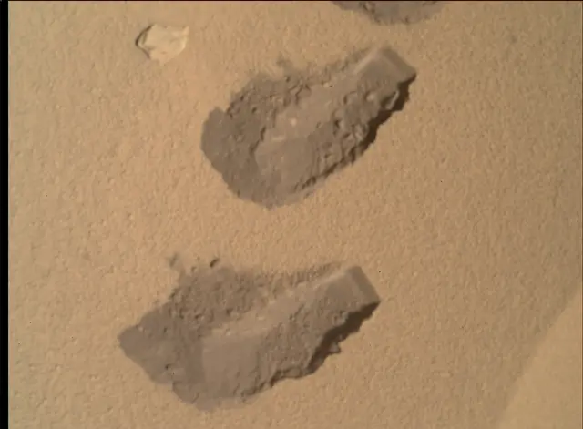 Sol 82: Mars Hand Lens Imager (MAHLI)