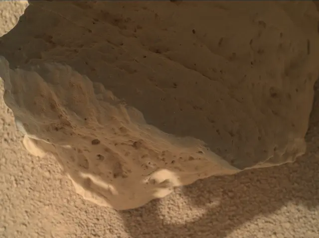 Sol 82: Mars Hand Lens Imager (MAHLI)