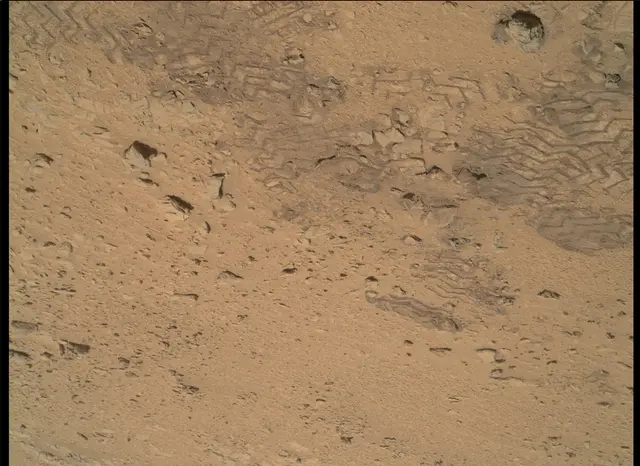 Sol 84: Mars Hand Lens Imager (MAHLI)