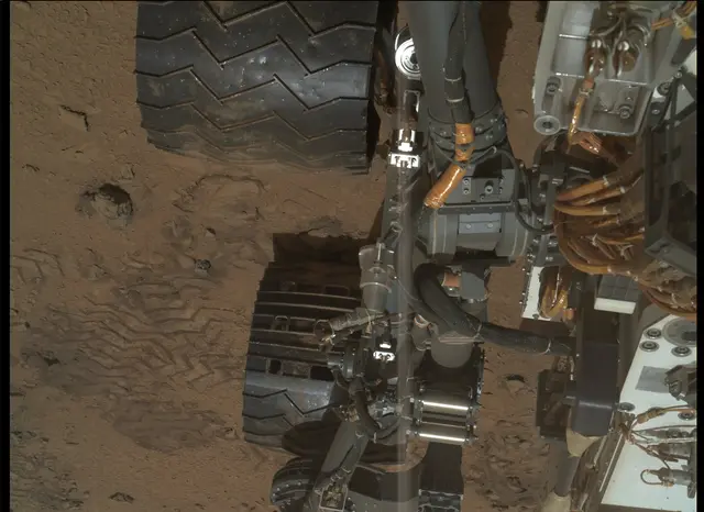 Sol 84: Mars Hand Lens Imager (MAHLI)