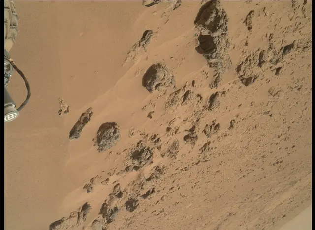 Sol 84: Mars Hand Lens Imager (MAHLI)