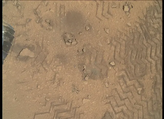 Sol 84: Mars Hand Lens Imager (MAHLI)