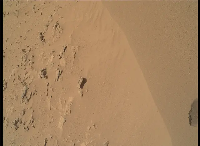 Sol 84: Mars Hand Lens Imager (MAHLI)