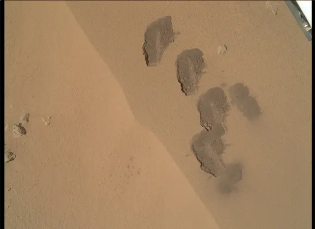 Sol 84: Mars Hand Lens Imager (MAHLI)