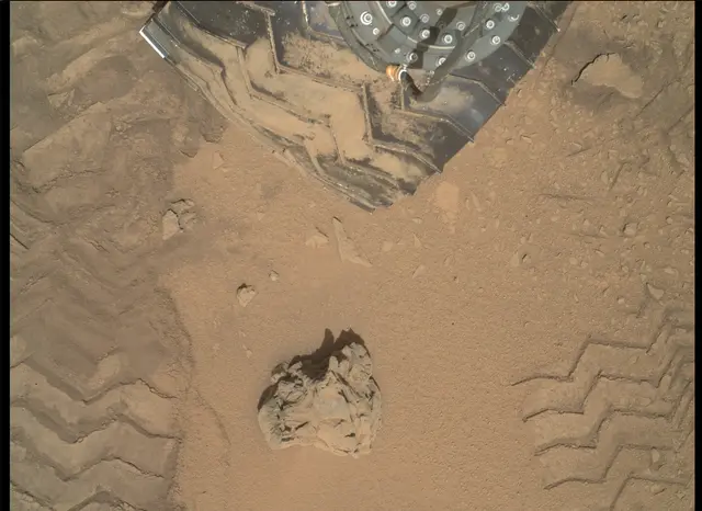 Sol 84: Mars Hand Lens Imager (MAHLI)