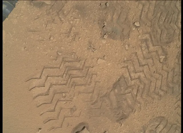 Sol 84: Mars Hand Lens Imager (MAHLI)