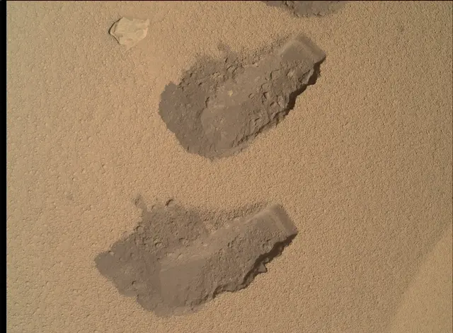 Sol 84: Mars Hand Lens Imager (MAHLI)