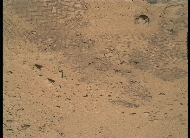 Sol 85: Mars Hand Lens Imager (MAHLI)