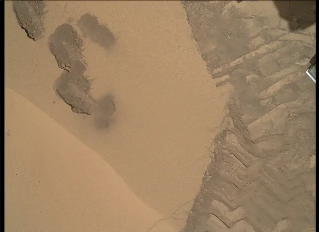 Sol 85: Mars Hand Lens Imager (MAHLI)