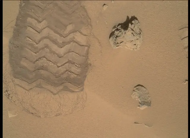 Sol 85: Mars Hand Lens Imager (MAHLI)
