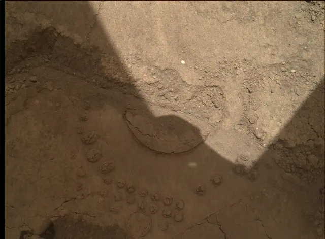 Sol 89: Mars Hand Lens Imager (MAHLI)