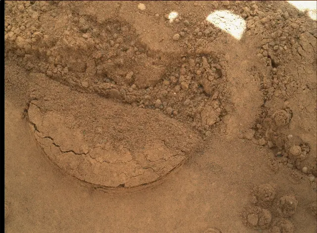 Sol 89: Mars Hand Lens Imager (MAHLI)