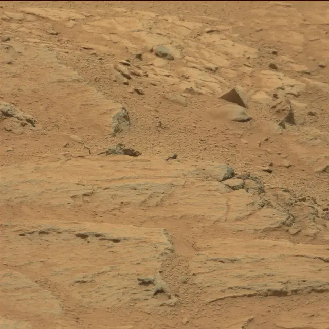 Sol 104: Mast Camera (Mastcam)