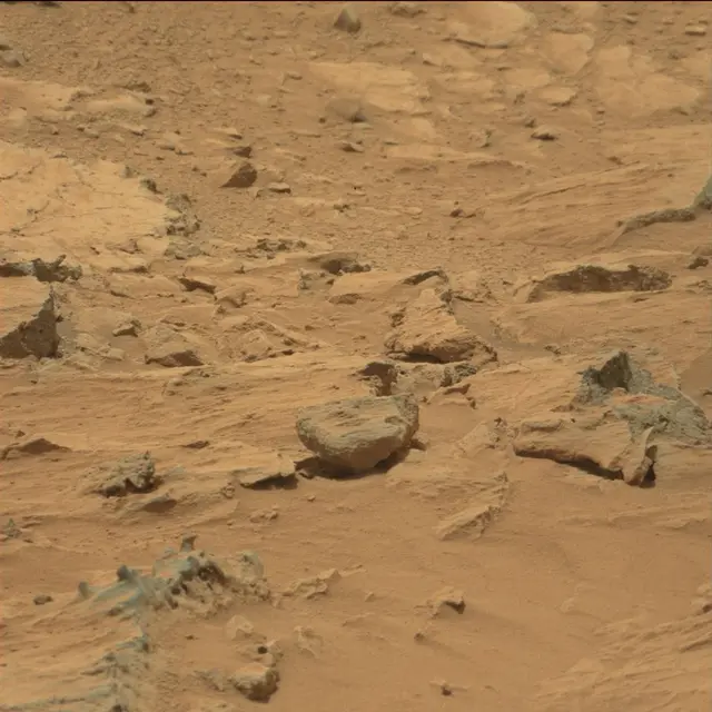 Sol 104: Mast Camera (Mastcam)