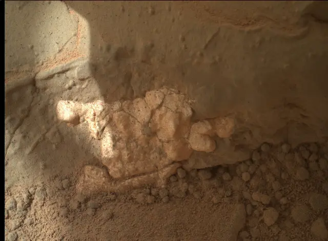 Sol 158: Mars Hand Lens Imager (MAHLI)