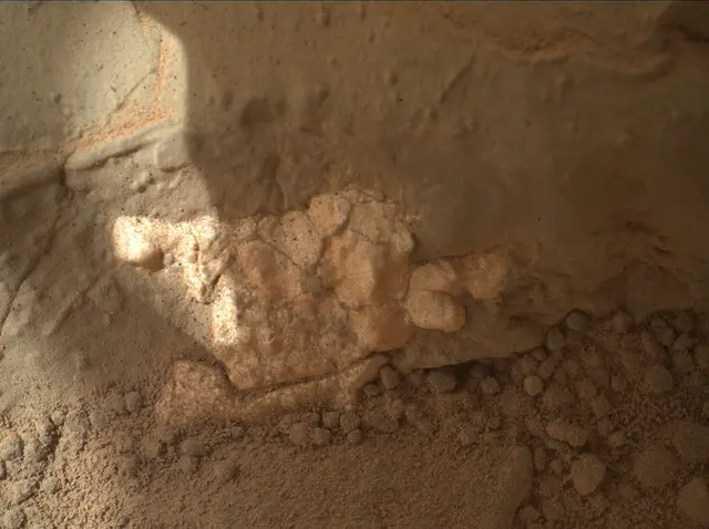 Sol 158: Mars Hand Lens Imager (MAHLI)