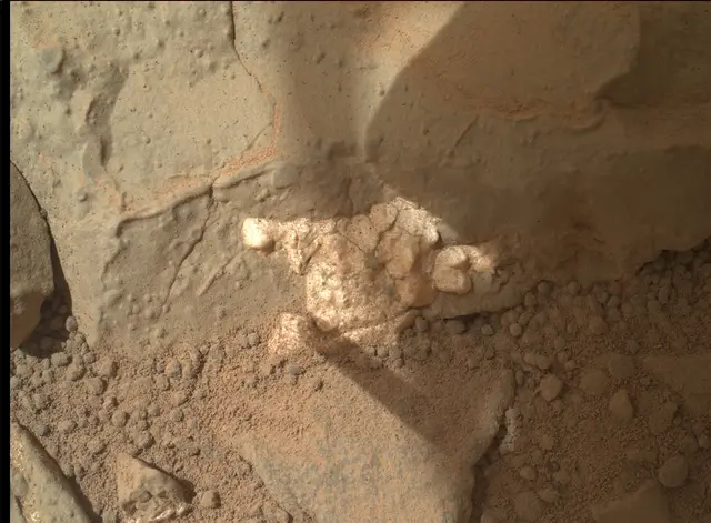 Sol 158: Mars Hand Lens Imager (MAHLI)