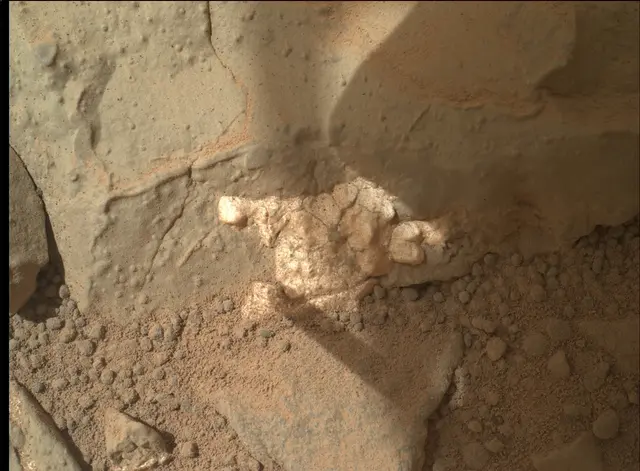 Sol 158: Mars Hand Lens Imager (MAHLI)