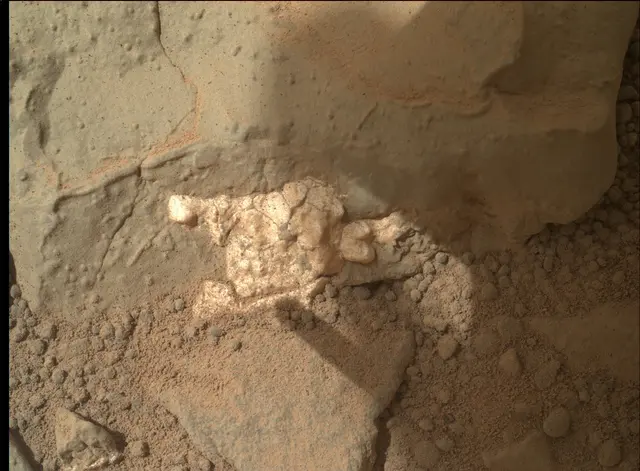 Sol 158: Mars Hand Lens Imager (MAHLI)
