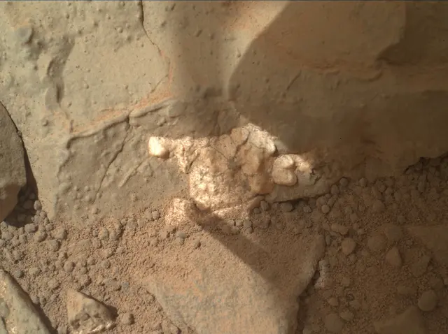 Sol 158: Mars Hand Lens Imager (MAHLI)