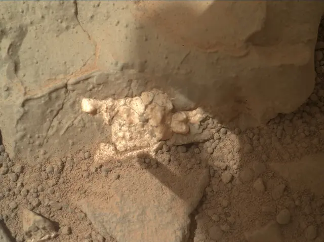 Sol 158: Mars Hand Lens Imager (MAHLI)