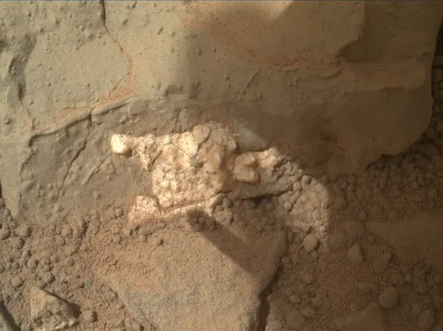 Sol 158: Mars Hand Lens Imager (MAHLI)