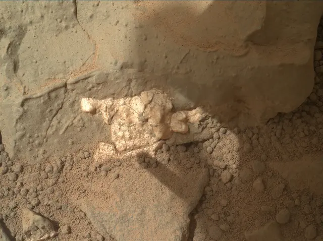Sol 158: Mars Hand Lens Imager (MAHLI)