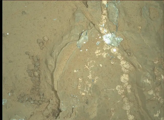 Sol 165: Mars Hand Lens Imager (MAHLI)