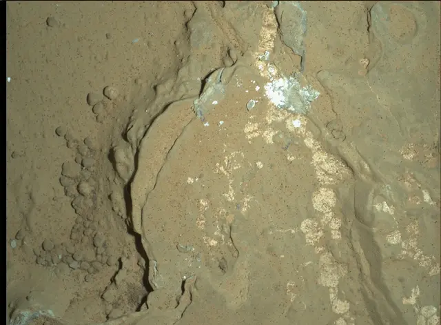 Sol 165: Mars Hand Lens Imager (MAHLI)