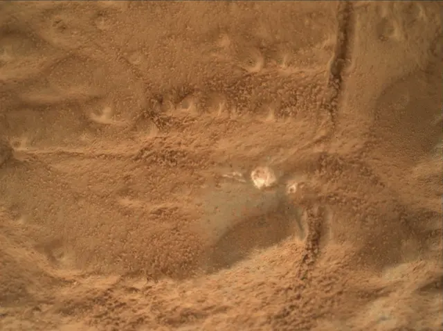 Sol 179: Mars Hand Lens Imager (MAHLI)