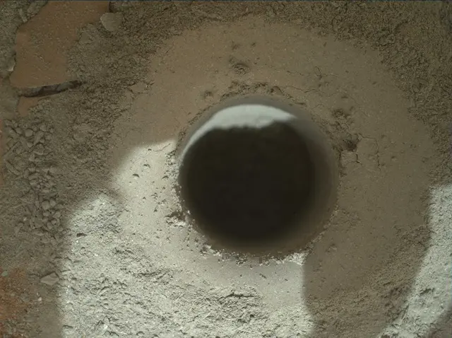 Sol 182: Mars Hand Lens Imager (MAHLI)