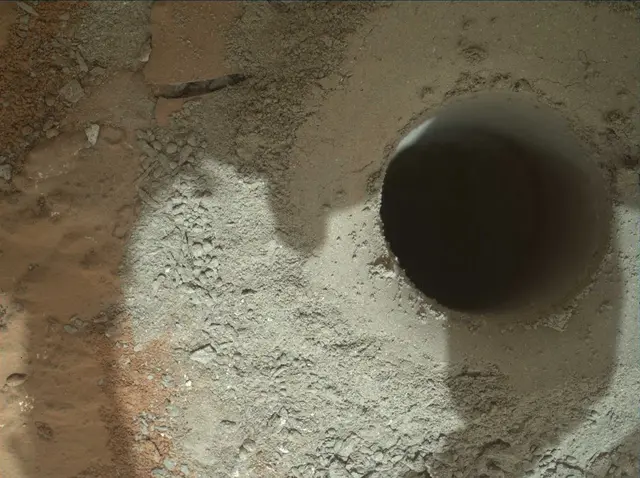 Sol 182: Mars Hand Lens Imager (MAHLI)