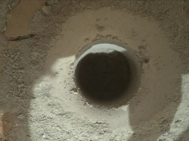 Sol 182: Mars Hand Lens Imager (MAHLI)