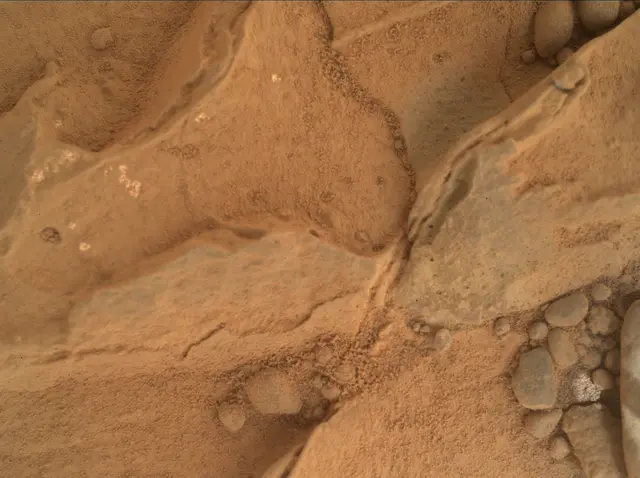 Sol 270: Mars Hand Lens Imager (MAHLI)