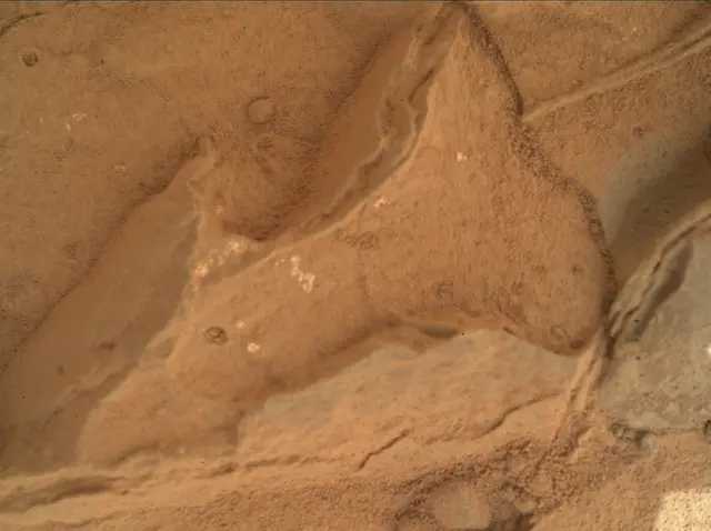 Sol 270: Mars Hand Lens Imager (MAHLI)