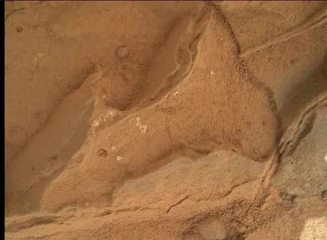 Sol 270: Mars Hand Lens Imager (MAHLI)