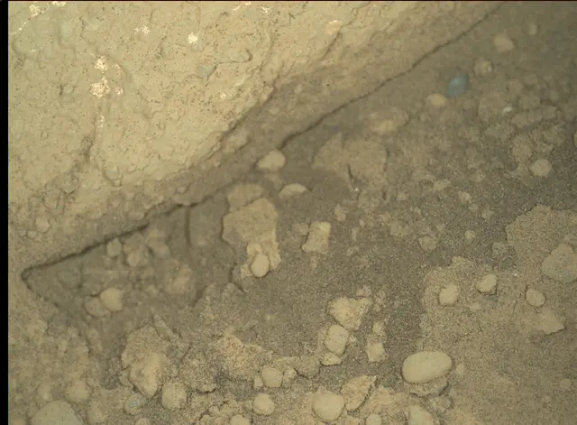 Sol 292: Mars Hand Lens Imager (MAHLI)