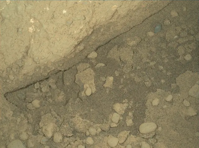 Sol 293: Mars Hand Lens Imager (MAHLI)