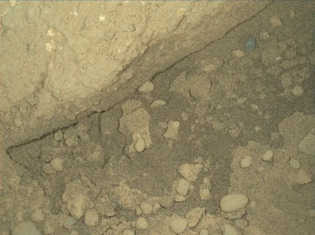 Sol 293: Mars Hand Lens Imager (MAHLI)