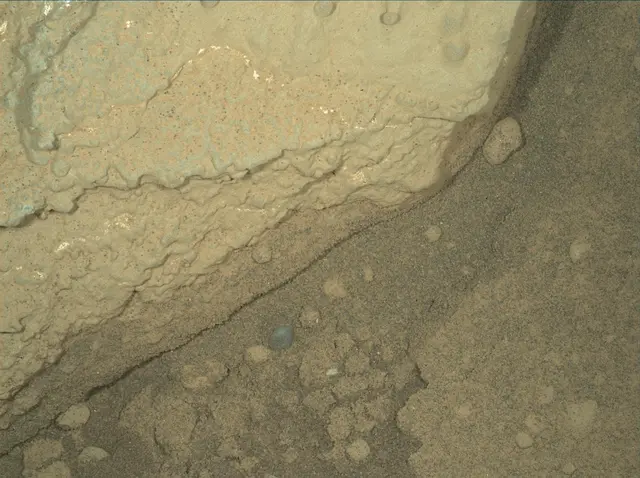 Sol 293: Mars Hand Lens Imager (MAHLI)
