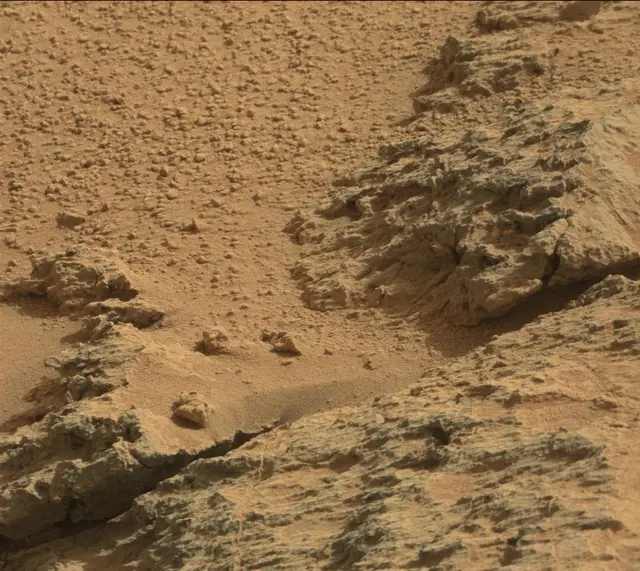 Sol 303: Mast Camera (Mastcam)