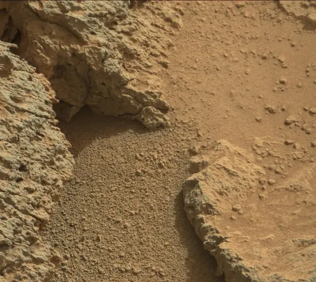 Sol 303: Mast Camera (Mastcam)