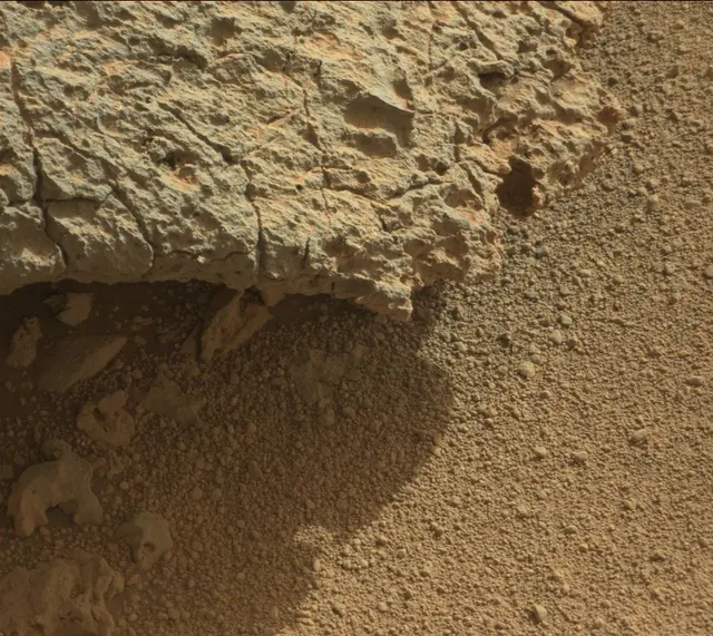 Sol 303: Mast Camera (Mastcam)