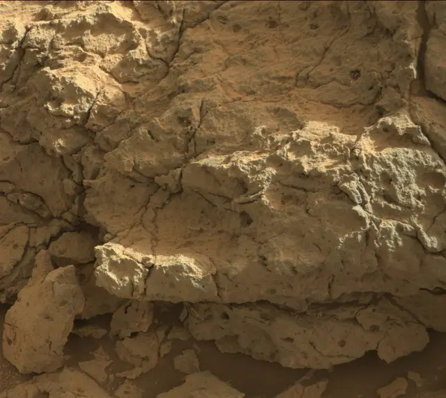 Sol 303: Mast Camera (Mastcam)