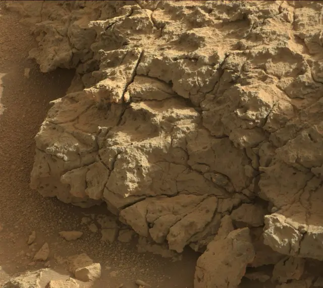 Sol 303: Mast Camera (Mastcam)